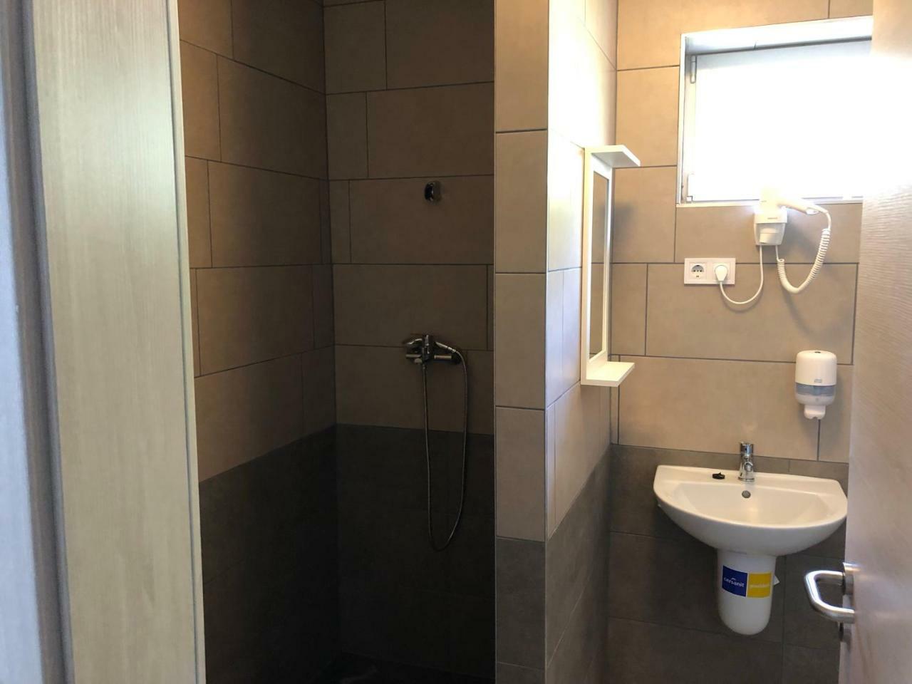 Juno Apartman Vendeghaz Miskolc Exteriör bild