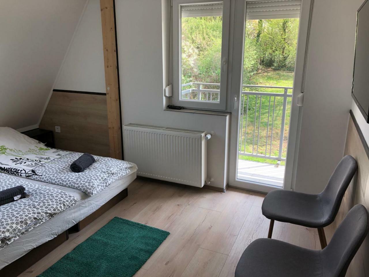 Juno Apartman Vendeghaz Miskolc Exteriör bild
