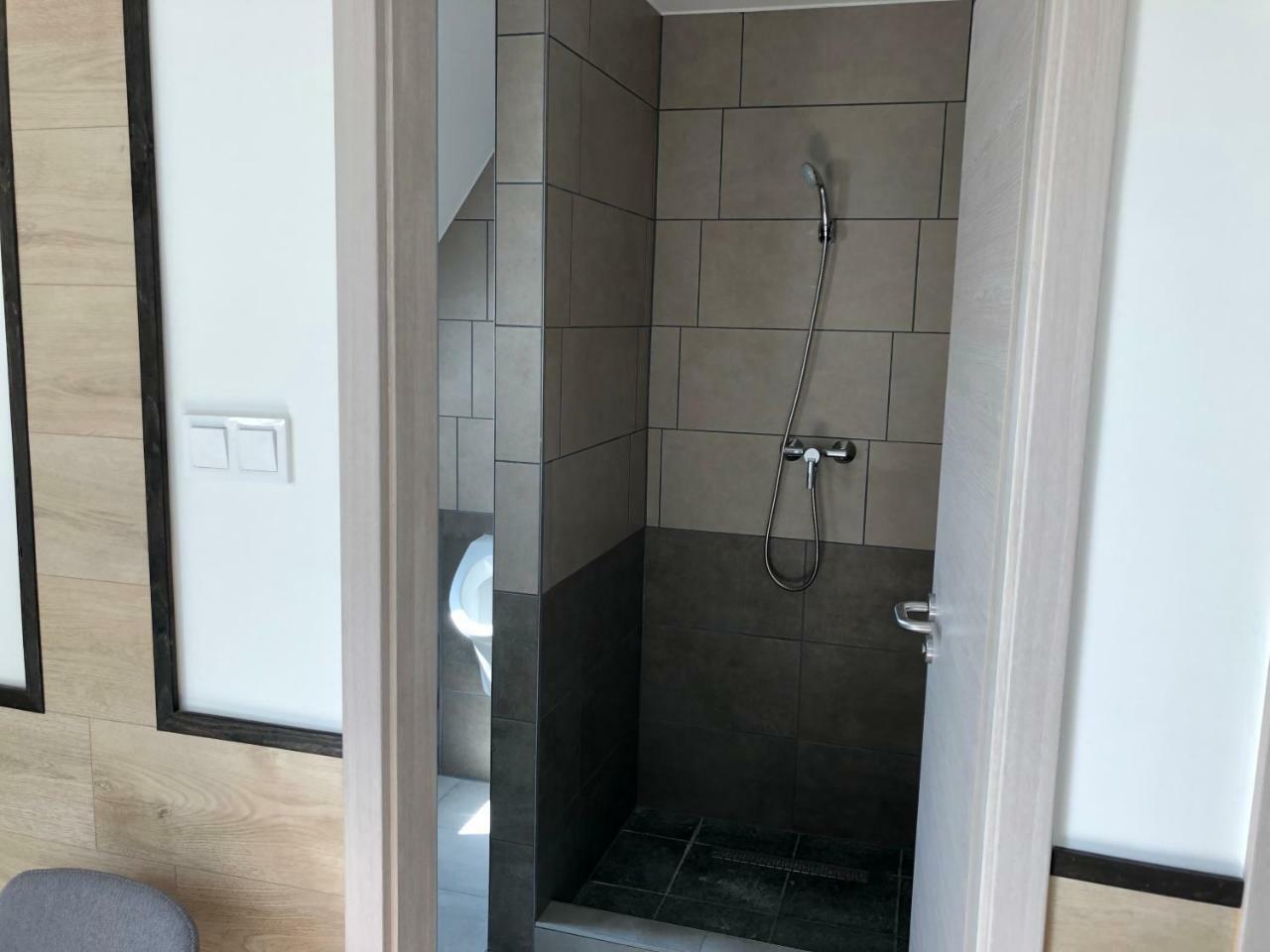 Juno Apartman Vendeghaz Miskolc Exteriör bild