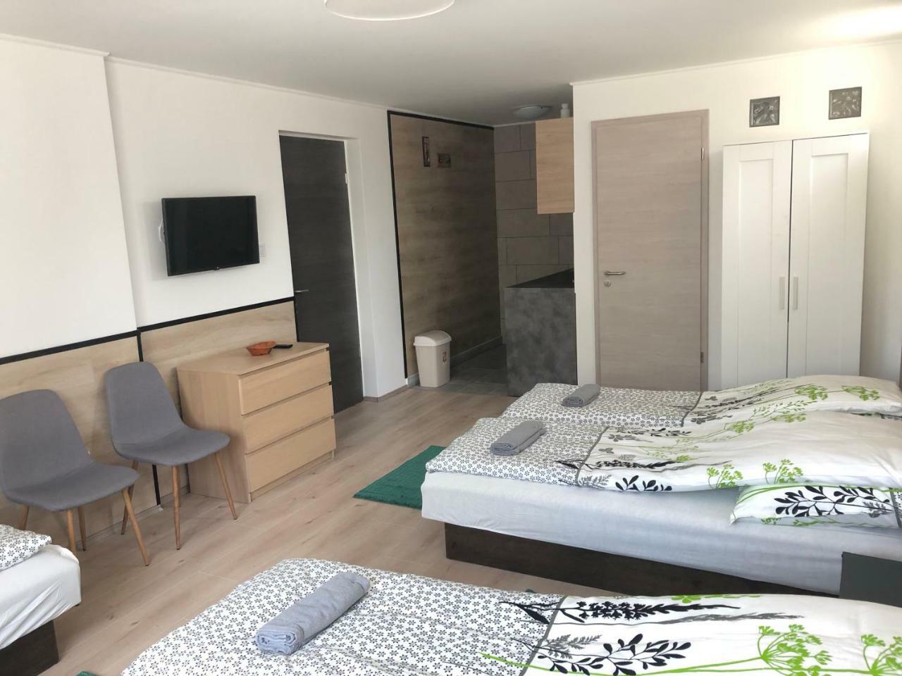 Juno Apartman Vendeghaz Miskolc Exteriör bild