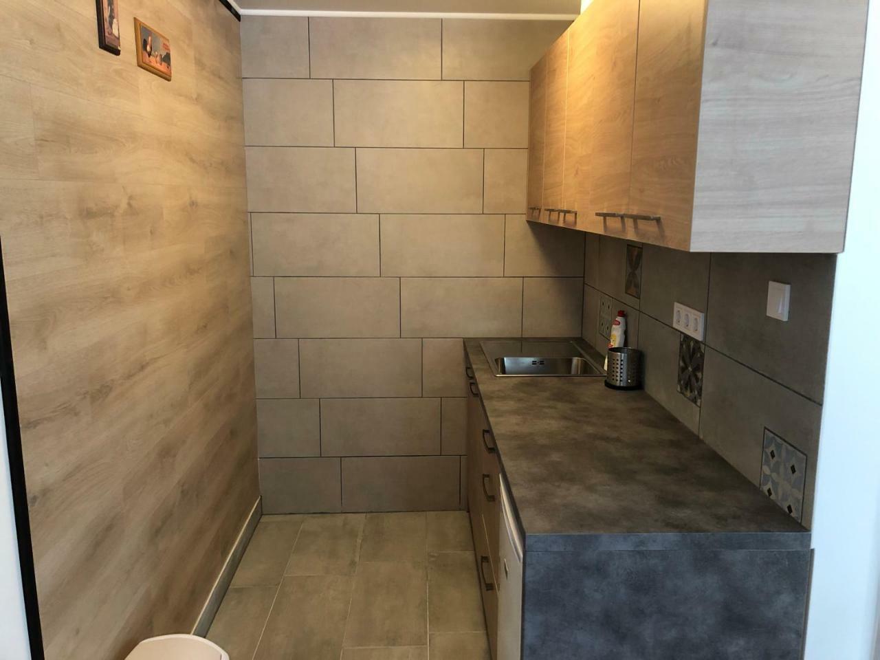 Juno Apartman Vendeghaz Miskolc Exteriör bild