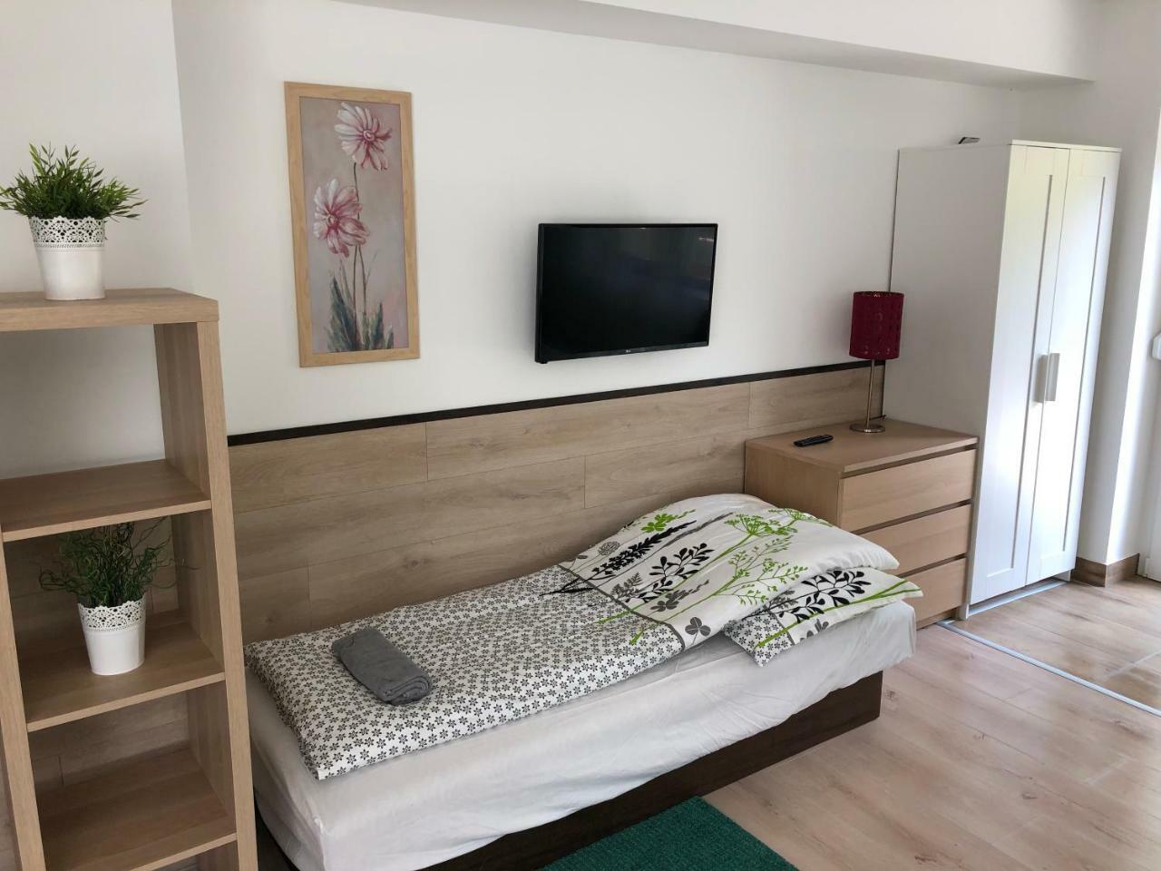 Juno Apartman Vendeghaz Miskolc Exteriör bild