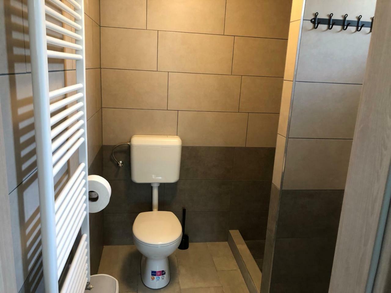 Juno Apartman Vendeghaz Miskolc Exteriör bild