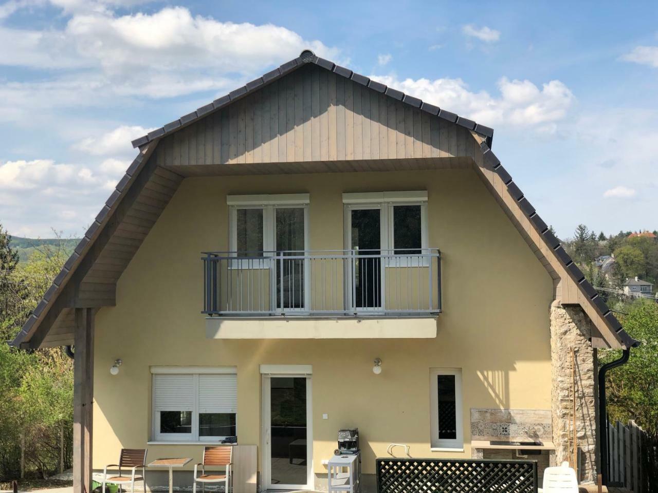 Juno Apartman Vendeghaz Miskolc Exteriör bild